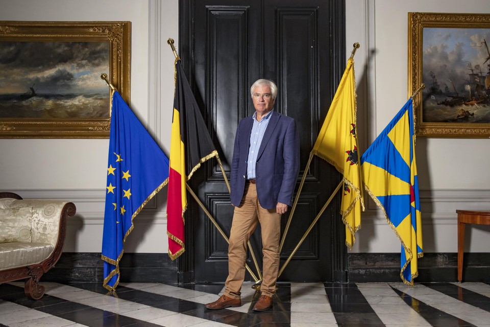 Carl Decaluwé, gouverneur van West-Vlaanderen, opperhoofd van de kust.