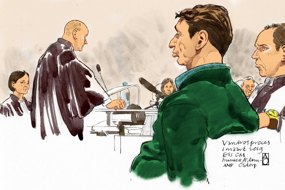 Willem Holleeder, bij het aanhoren van de levenslange strafeis. De rechter bevestigde vrijdagochtend dat hij nooit meer mag vrijkomen. 