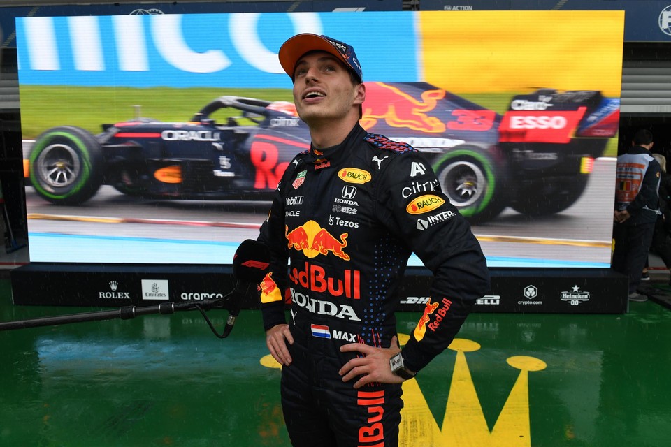 Max Verstappen voelt zich in de regen als een vis in het water.
