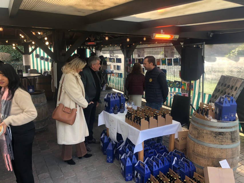 Rotary Kasterlee verkocht aan het eigen bier De Castelaer op het winterfeest ten voordele van CIG De Merode.