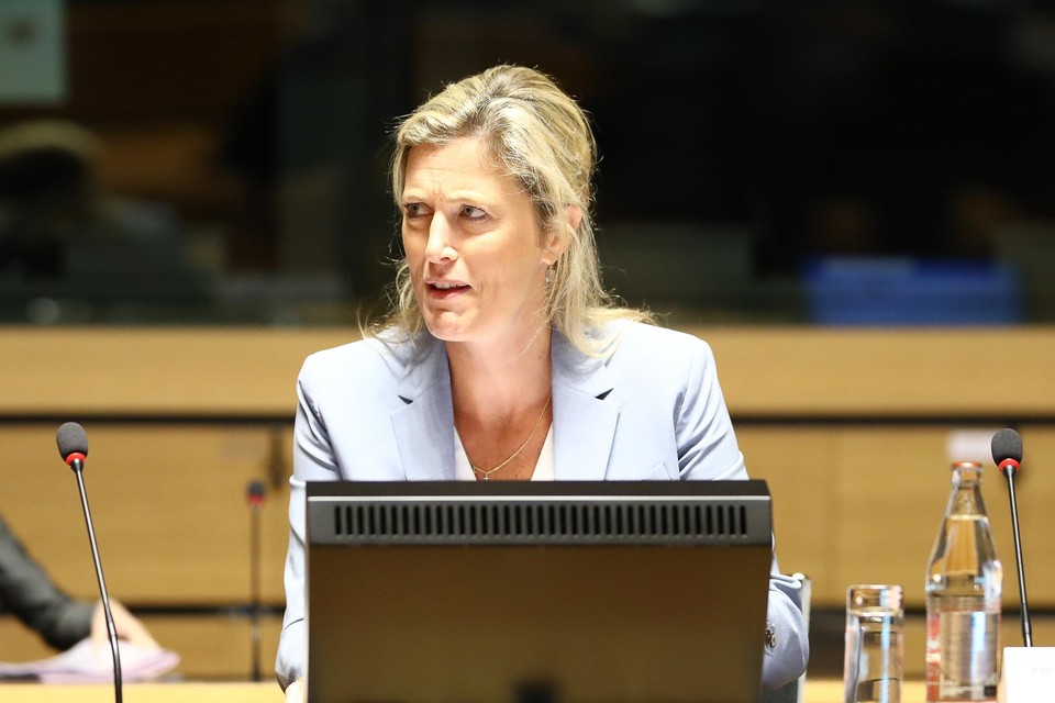 Minister van Binnenlandse Zaken Annelies Verlinden (CD&V) gaf tekst en uitleg bij de aanpak van de overstromingen in ons land  