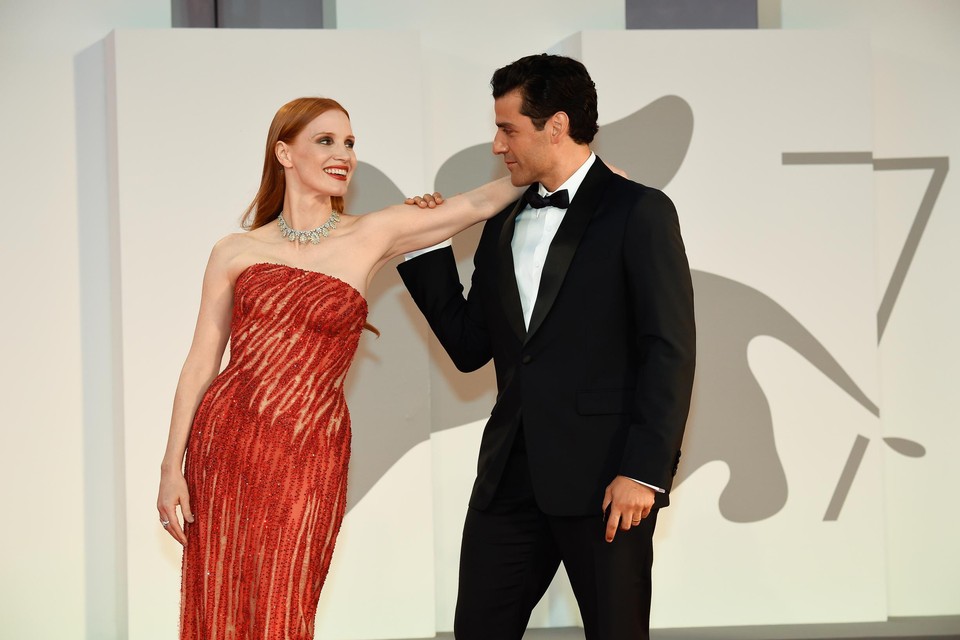 Ook off-screen is er chemie tussen actrice Jessica Chastain en acteur Oscar Isaac. De twee, die gelukkig getrouwd zijn maar niet met elkaar, zijn samen te zien in . Isaac speelt ook een hoofdrol in .