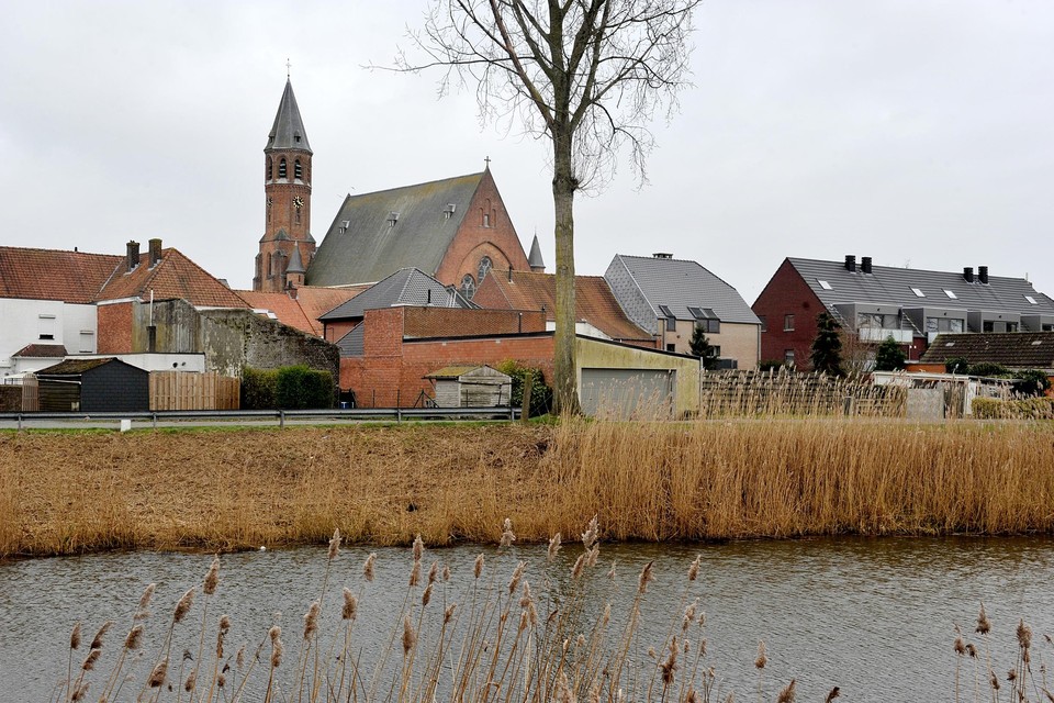 De kerk van Balgerhoeke op grondgebied Eeklo, in beeld gebracht vanuit Maldegem. 