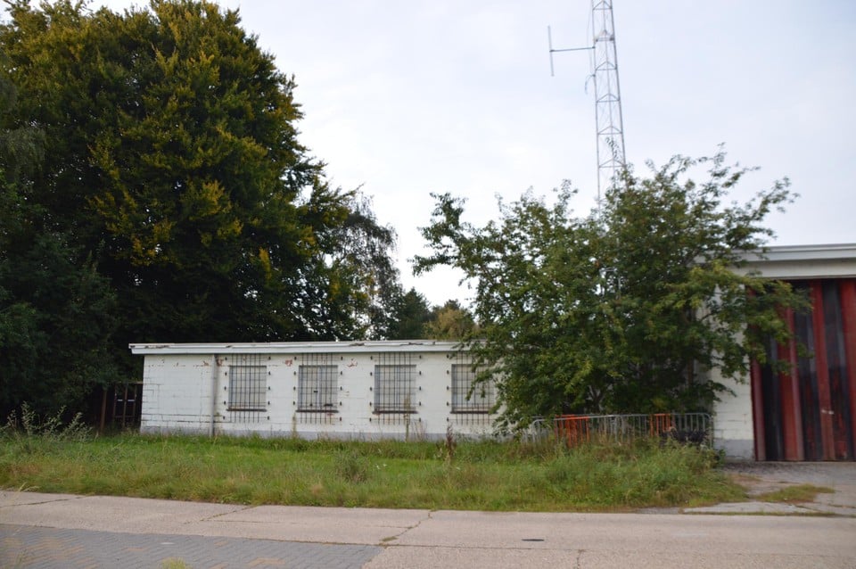 De typische witte gebouwen van het vroeger Engels kamp.