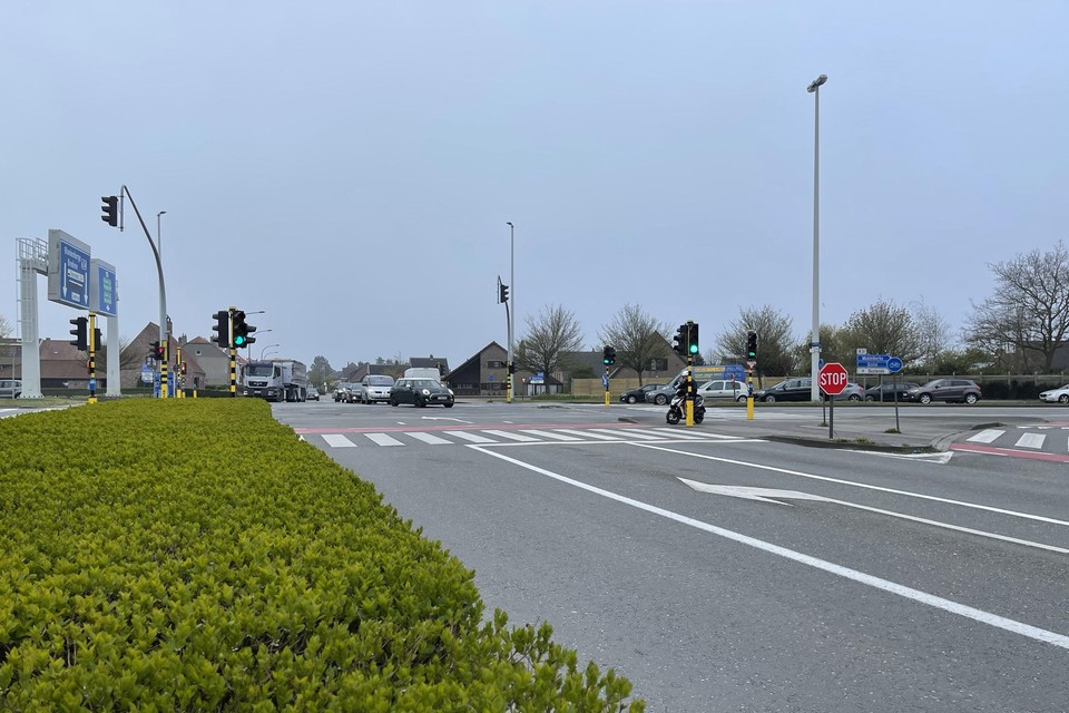 Het ongeval gebeurde op het kruispunt van de Elisabethlaan met de Gistelsesteenweg. 