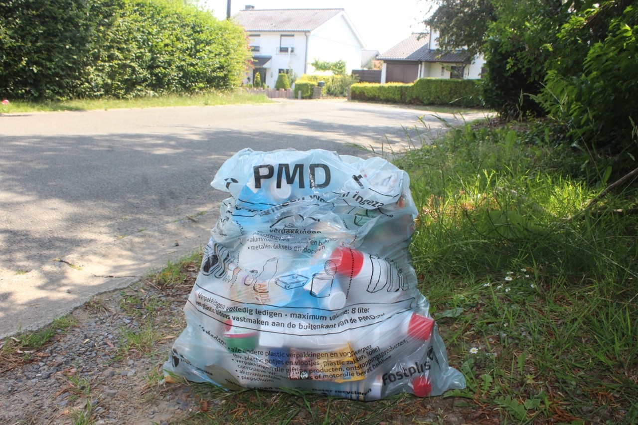paars antiek Prelude Gedaan met die eeuwige twijfel: alle plastic verpakkingen in één zak vanaf  2021 (Grimbergen) | Het Nieuwsblad Mobile