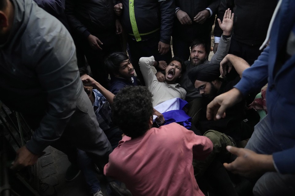 Studenten op de campus in Delhi worden gearresteerd omdat ze naar de documentaire wilden kijken