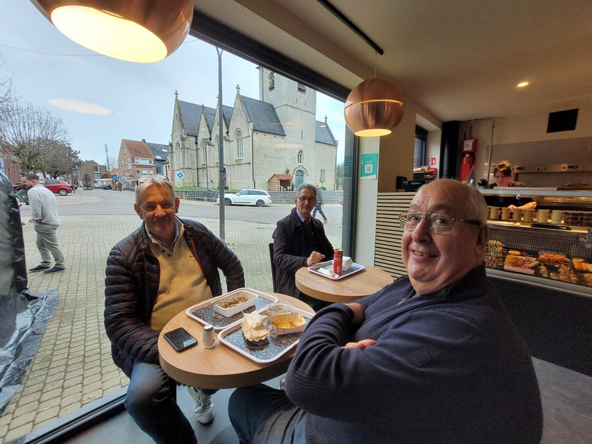 “Met zicht op het dorpsplein in Meise, is het hier genieten van je pakje friet”, zegt frietkenner Eddy Cooremans uit Merchtem.