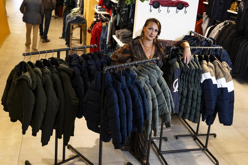 Kim Castermans van de Bilzense kledingketen Noba Fashion: “De zon mag blijven schijnen, maar het kwik zou een paar graden moeten inleveren.”
