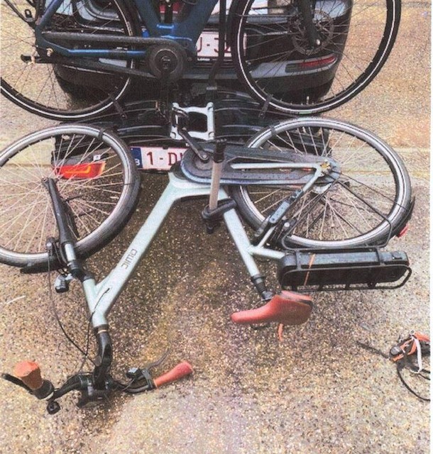 vrachtauto Interpretatie Portier Voor u opgelost: wie betaalt kapotte fiets die van drager valt? (Pelt) |  Het Nieuwsblad Mobile