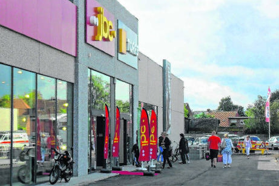 Kakadu Overwegen Aanstellen Eerste twee winkels in nieuw winkelcentrum openen deuren (Mol) | Het  Nieuwsblad Mobile