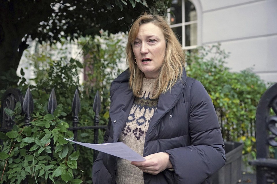Allegra Stratton è stata la portavoce di 10 Downing Street a dicembre, quando è stata costretta a dimettersi per il suo ruolo in un video clamoroso sulle feste di chiusura. 