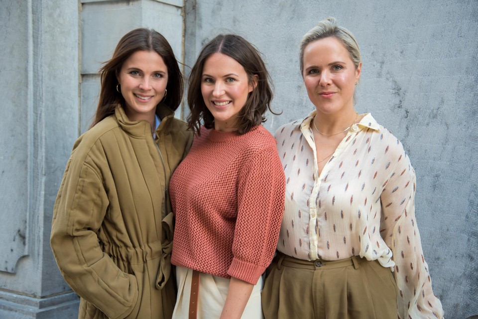 De zussen Kay, Julie en Clio Henderickx, samen Les Soeurs.