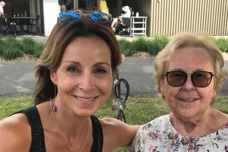 Bieke Ilegems (52) verliest haar mama: “Afscheid van de warmste vrouw ter wereld” - Het Nieuwsblad