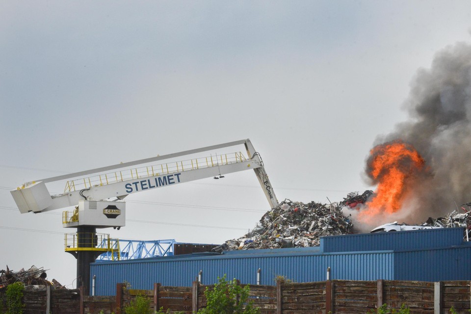 De maatregelen die Stevens Recycling plant om de milieu-impact als gevolg van branden en pcb en dioxine-uitstoot, te reduceren zijn volgens de stad Genk ver ondermaats.