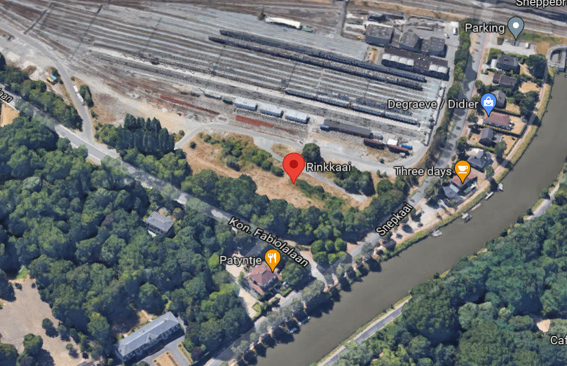 Het terrein ligt tussen de treinsporen vlakbij Gent-Sint-Pieters en de Koningin Fabiolalaan.