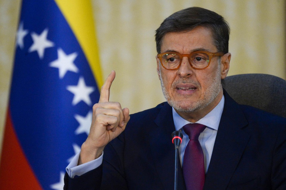 De nieuwe Venezolaanse ambassadeur in Colombia wordt gewezen minister van Buitenlandse Zaken Felix Plasencia. 