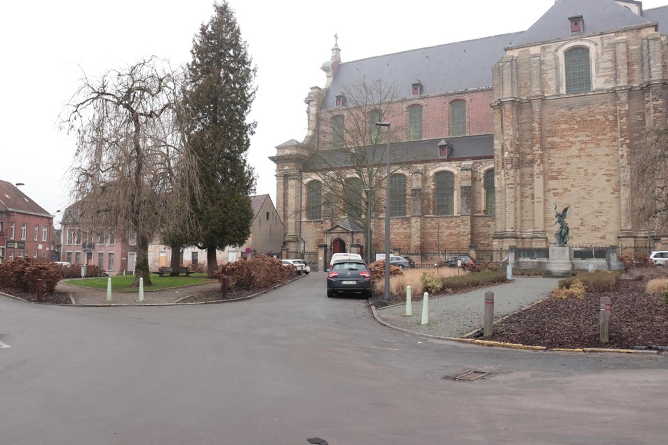De stad presenteert binnenkort haar plannen voor een autoluw plein aan de Abdijkerk aan de Kloosterweg. 