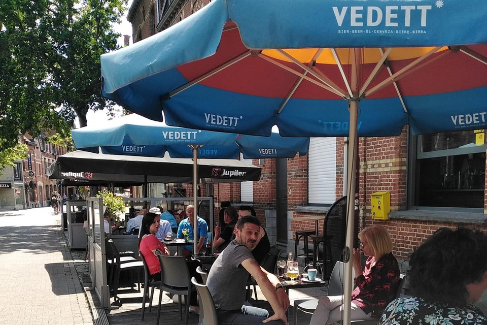 De cafés hebben zelf beslist om de deuren vroeger te sluiten.