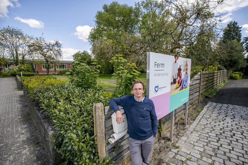 Directeur Dirk Doucet van woonzorgcentrum Sint-Jozef aan de plek waar het nieuwe dagverblijf en dienstencentrum komt.