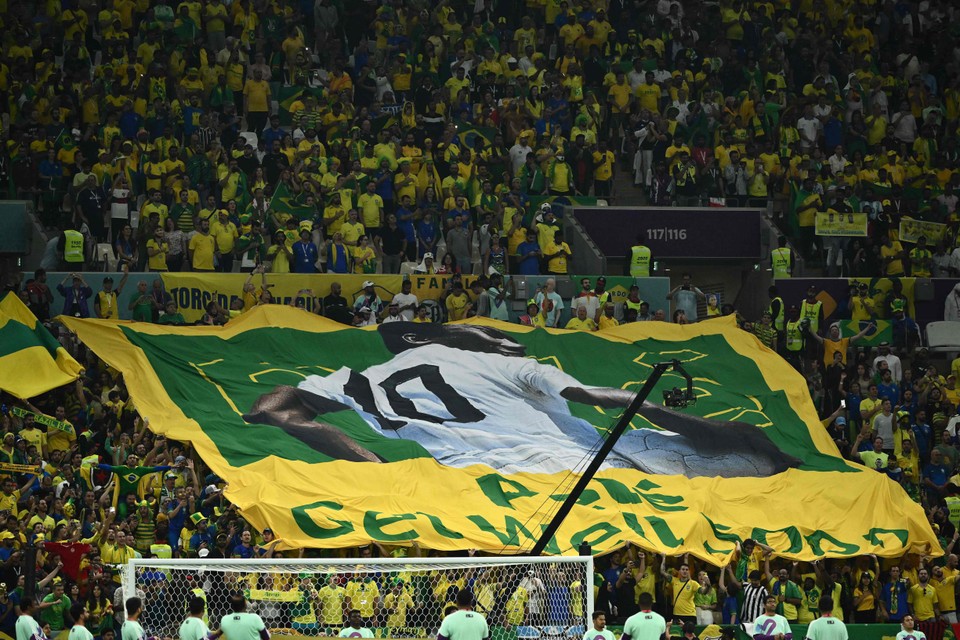 Vrijdag ontrolden de Braziliaanse fans voor de match tegen Kameroen een spandoek voor hun held. 