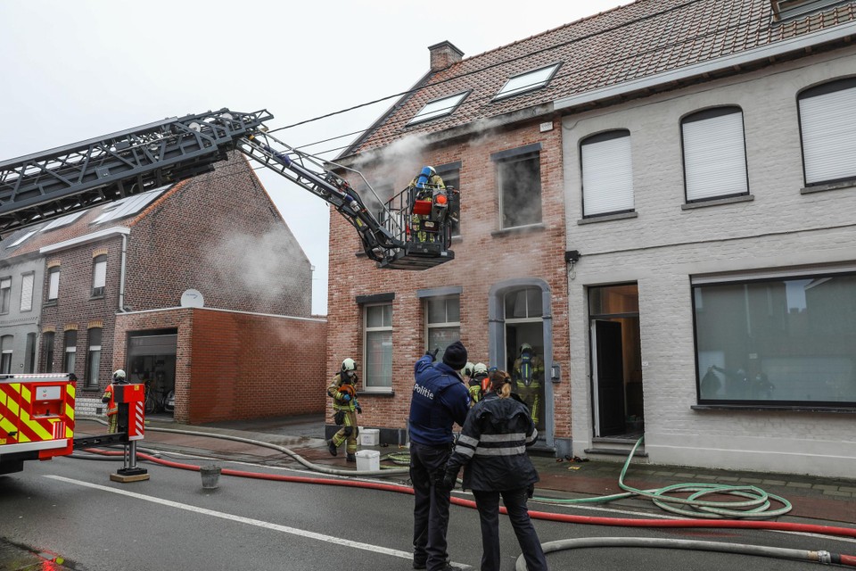 De brand vernielde een kamer op de eerste verdieping van de woning in de Sprietestraat.