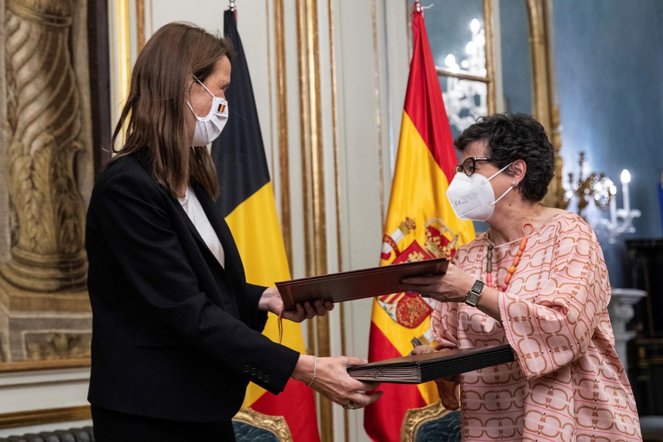 Minister van Buitenlandse Zaken Sophie Wilmès en haar Spaanse ambtgenote Arancha González Laya hebben woensdagavond in Madrid een ‘memorandum van overeenstemming’ ondertekend. 