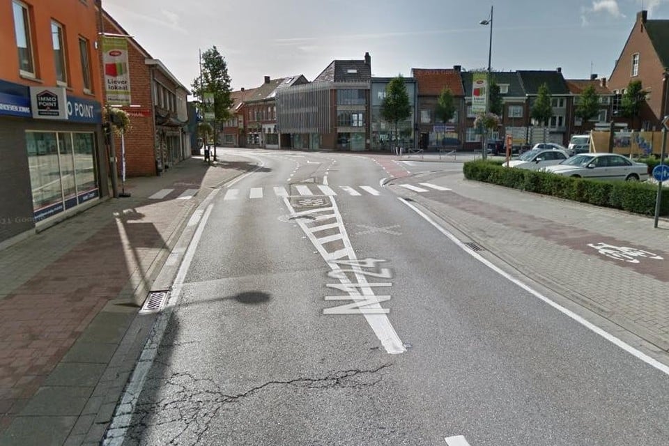 Het wegdek in de Leopoldstraat en de Kerkstraat moet vernieuwd worden.