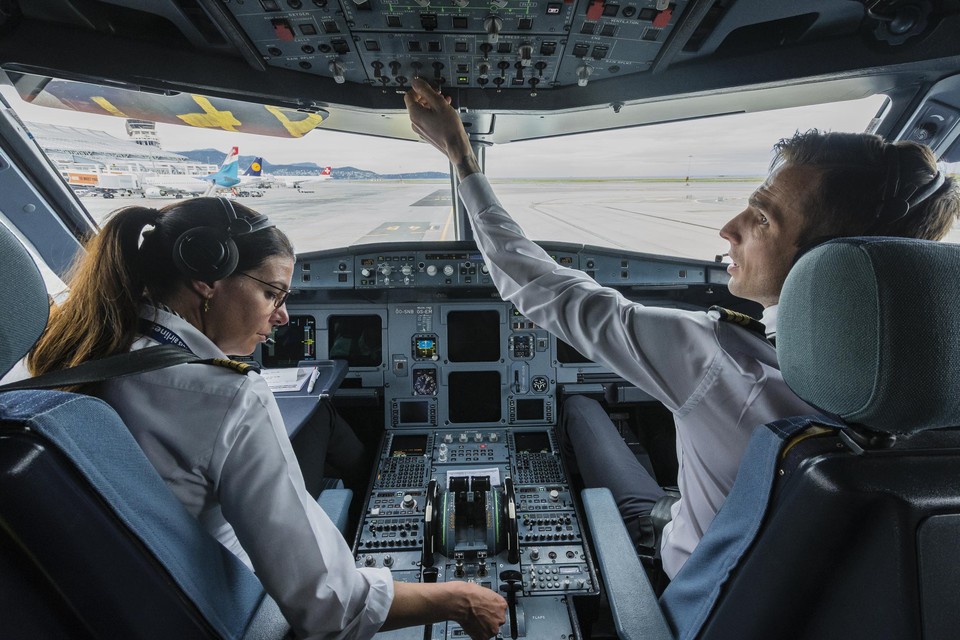150 piloten van Brussels Airlines die maandenlang aan de grond bleven moeten eerst opnieuw een maand op cursus 