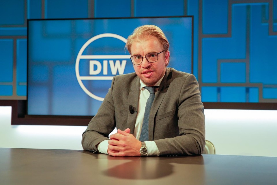Na vier seizoenen neemt Jan Jaap van der Wal afscheid als presentator van ‘De ideale wereld’. “Otto-Jan Ham stopte omdat hij cynisch werd, maar ik niet.” 