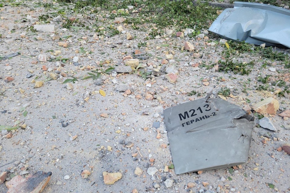 Brokstukken van een Iraanse drone die is neergestort in Oekraïne.  