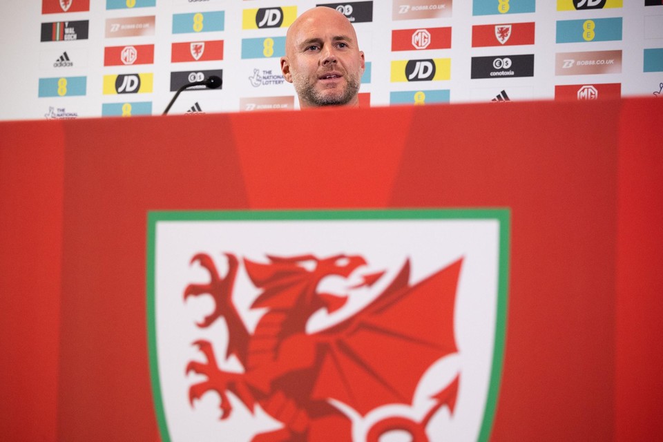 De Welshe bondscoach Rob Page toverde twee nieuwe namen uit zijn hoofd. 