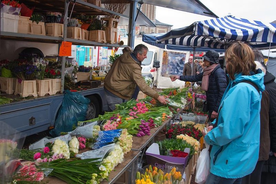 De markt in Zonhoven trekt elke zondag volk van ver buiten de gemeentegrenzen. Vooral als de zon schijnt…