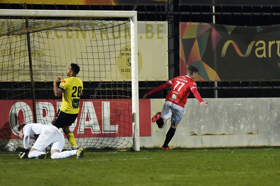 Jordy Peffer mocht na vier minuten al vieren op bezoek bij Berchem Sport. Lyra-Lierse won overtuigend.