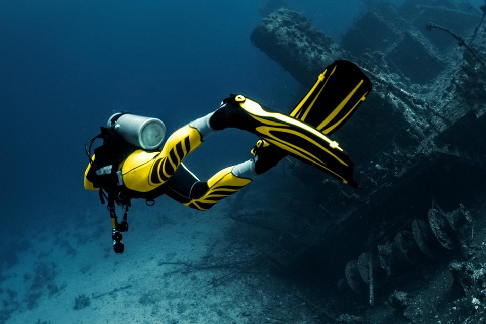Themed image diver 