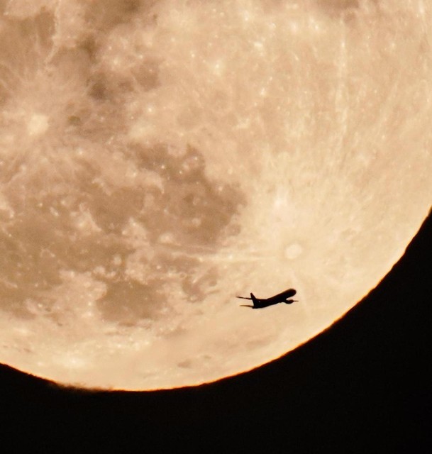 The plane and the tycho crater on the moon are very good.