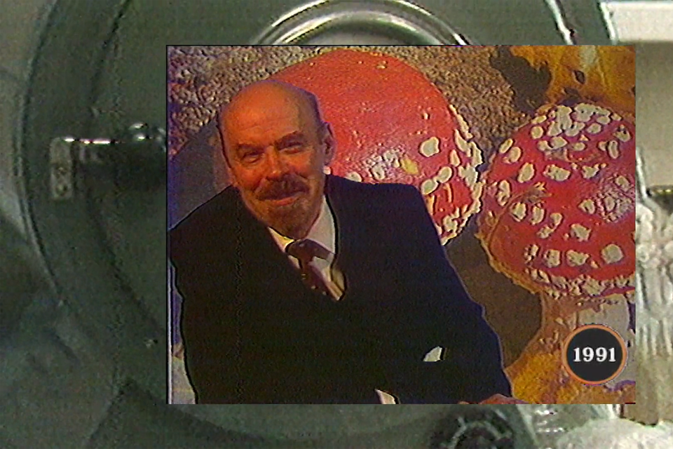 Lenin at zoveel paddenstoelen dat hij er zelf een werd. Dat beweerde een mockumentary in 1991, die op Leningrad Television uitgezonden werd. 