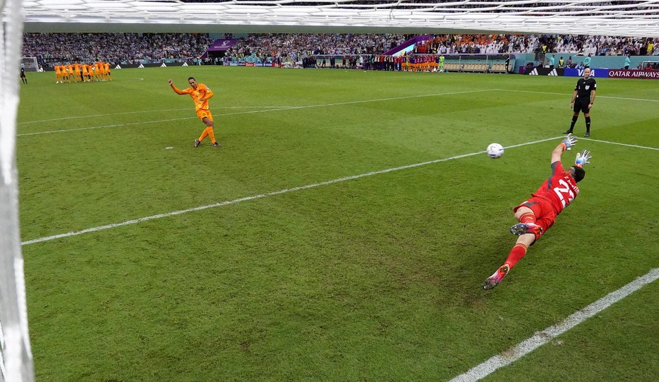 Martinez stopte de penalty van Van Dijk in de kwartfinale tegen Nederland. 
