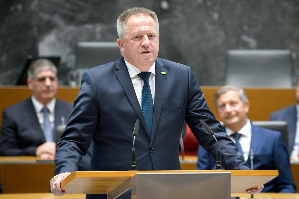Minister van Economie Zdravko Pocivalsek werd opgepakt. 
