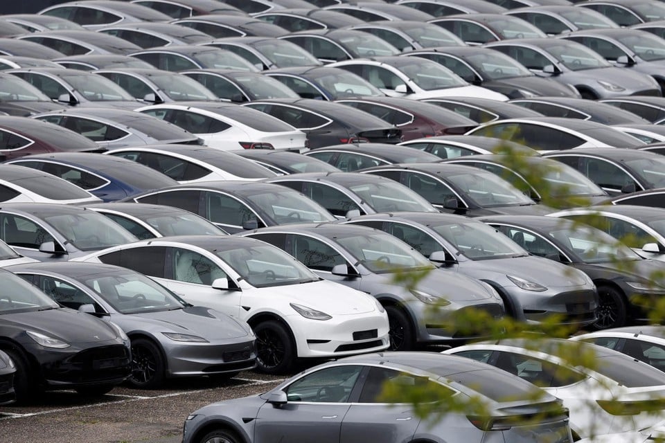 Half fewer Tesla’s sold compared to a year ago