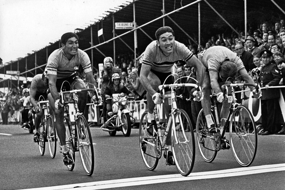 Eddy Merckx klopte in 1967 Jan Janssen in Heerlen, en werd wereldkampioen. Beiden komen nu samen naar het Gala van de Wereldkampioenen. 