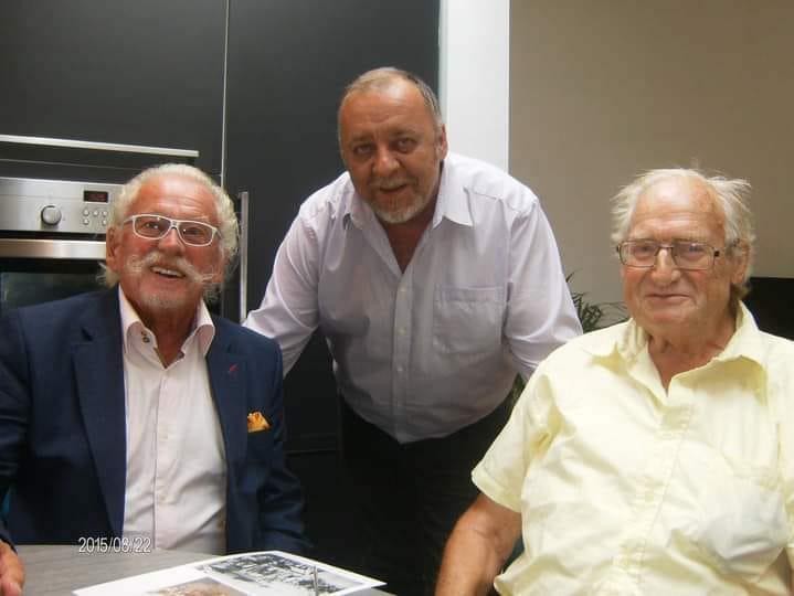 Willy Moustache met voormalig dj Werner Michiels en oud-portier Çois toen ze elkaar na jaren terugzagen in 2015.