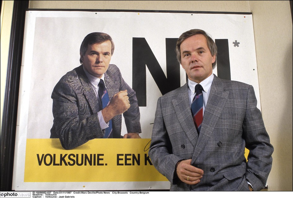 Jaak Gabriëls, toen nog Volksunie, bij een verkiezingsaffiche in 1987.
