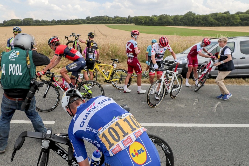 Middelen Rommelig Verwarren Filmpje van wiel dat blijft draaien in de Tour roept vragen op - het  antwoord is nochtans simpel | Het Nieuwsblad Mobile