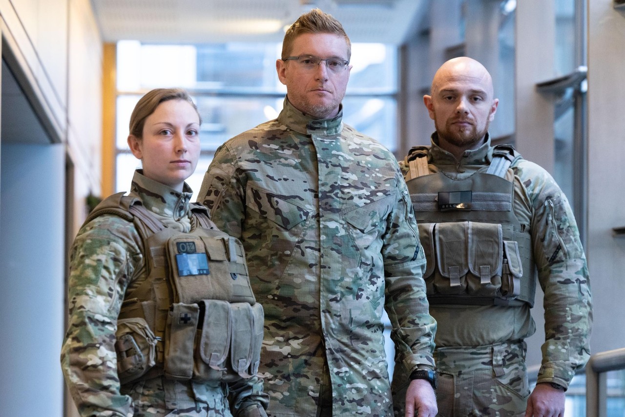 Hesje optellen regenval Dit zijn de nieuwe uniformen van het Belgisch leger: “Plicht van Defensie  om comfortabel en veilig uniform aan te bieden” | Het Nieuwsblad Mobile