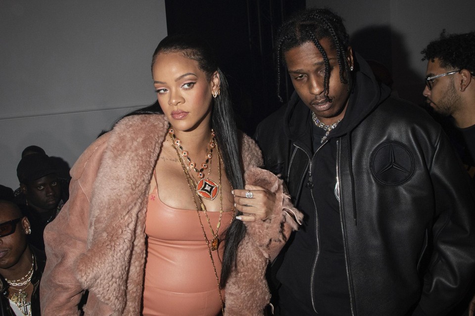 A$AP Rocky, de vriend van Rihanna, is terug vrijgelaten. Daarvoor moest wel een borgsom van 504.000 euro neergeteld worden. 