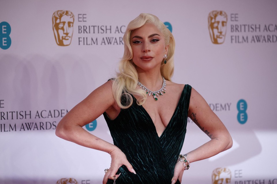 Piekfijn uitgedoste sterren zoals Lady Gaga lieten zich van hun beste kant zien op de rode loper van de BAFTA’s, zoals vanouds. 