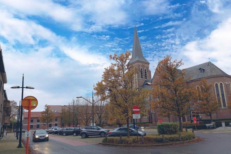 Via het nieuwe goedgekeurde verkeersreglement zal de westelijke uitrit van het dorpsplein en de Vijverstraat ook toegankelijk worden gemaakt voor inrijden.