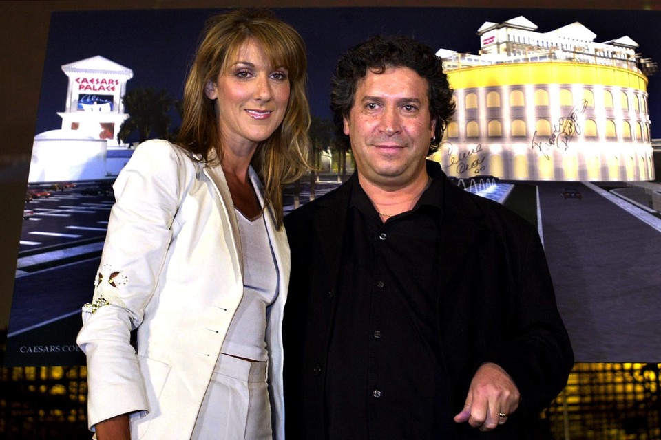 Zangeres Céline Dion en regisseur Franco Dragone in 2002.  