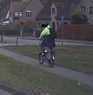verjaardag premie Reizen Man die voorbijrijdende vrouw van haar fiets schopte, was wellicht  ladderzat (Gent) | Het Nieuwsblad Mobile